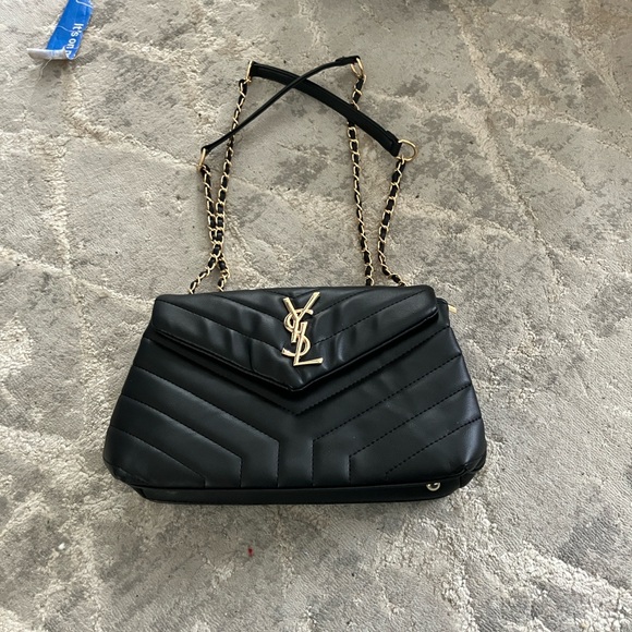 Elegant Black Quilted Shoulder Bag